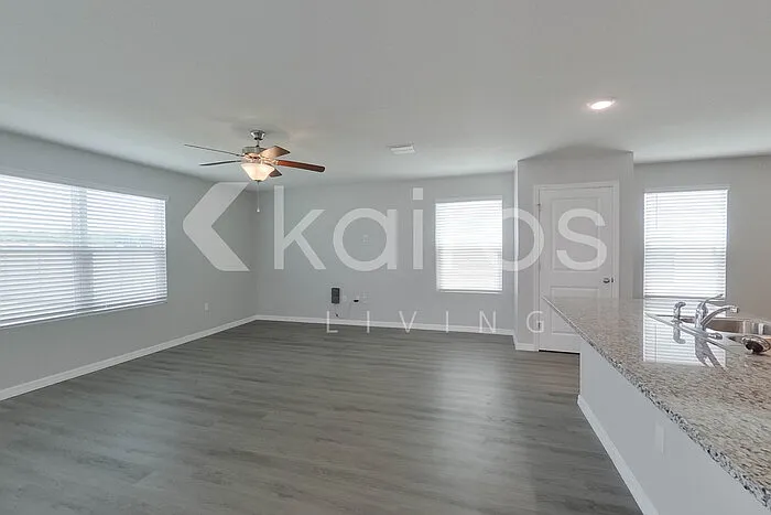 8675 SW 43rd Ter — Photo 5