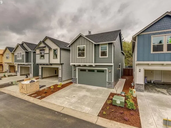 705 NW 137th St, Vancouver, WA 98685