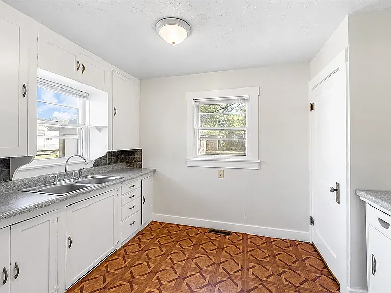 805 Sheridan St — Photo 8