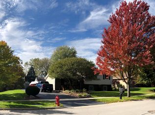 1813 S Tyler Rd, St Charles, IL 60174