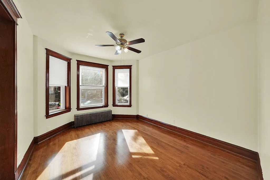 2 bed, 1000 sqft, $1,500 — Photo 3