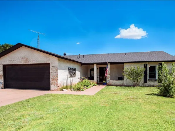 2914 Kermit St, Plainview, TX 79072