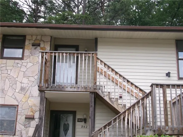 944 S Ridge Ct, Winston Salem, NC 27107