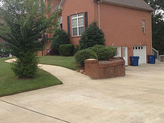 3rd image of 1595 Oak Park Dr