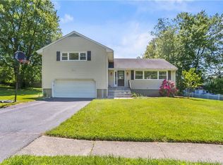 36 Wynn Wood Dr, Fairfield, CT 06825