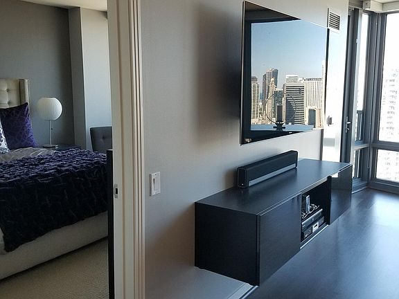 2nd image of 300 W Hubbard St #1005