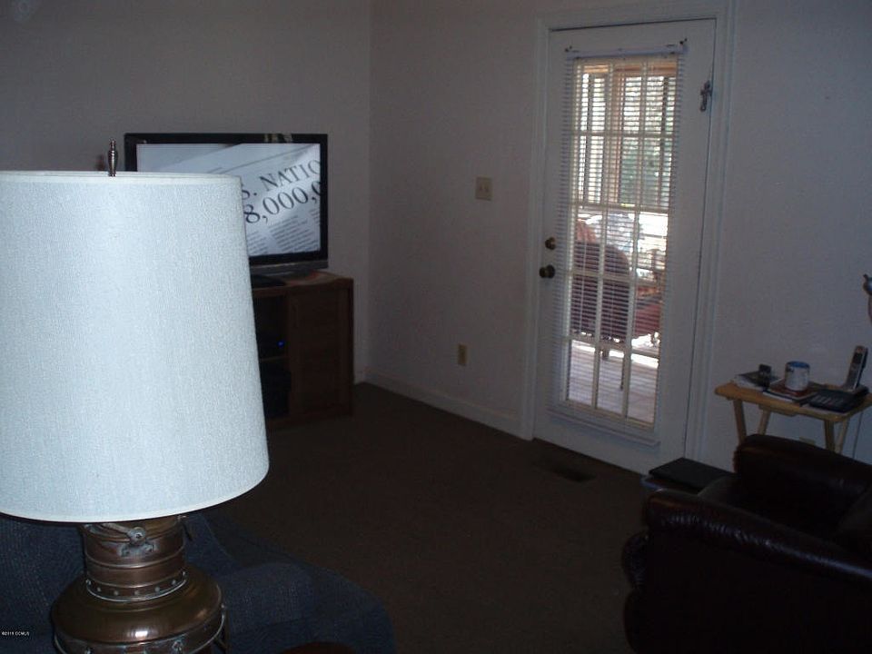 1st image of 206 Harbor Dr