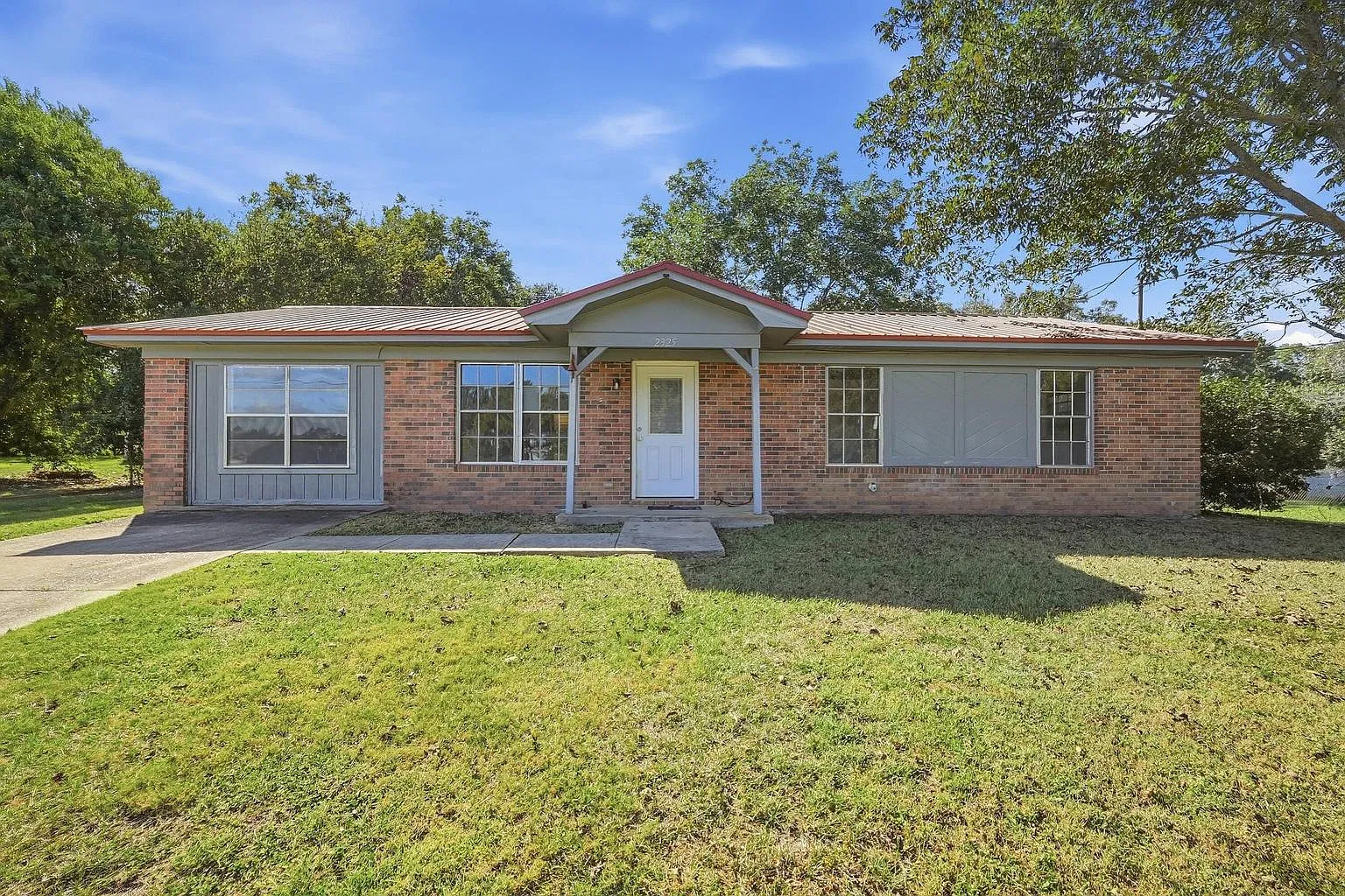 4 bed, 1.5 bath, 1431 sqft, $1,595 — Photo 1