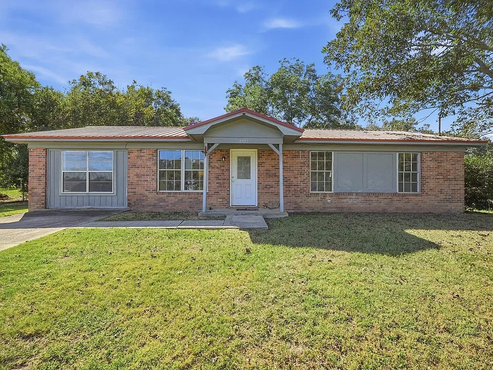 2325 Sweetgum Dr