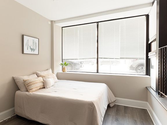 4th image of 1215 W Diversey Pkwy #1883c3f87
