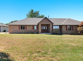 11264M Oak Hill Ln, Mountain Grove, MO 65711