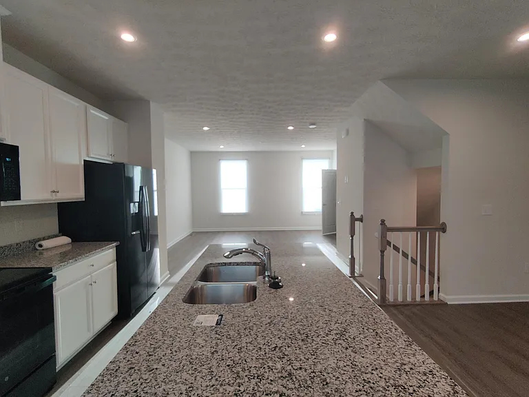 36 Wentworth Ln — Photo 11