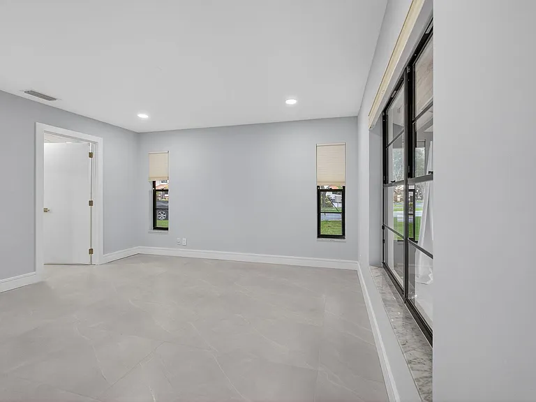 10924 Roebelini Palm Ct #A — Photo 21