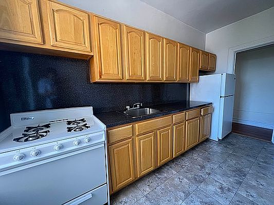 4th image of 8346 118th St #5F