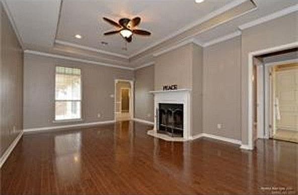 2nd image of 1106 E Belle Haven Dr