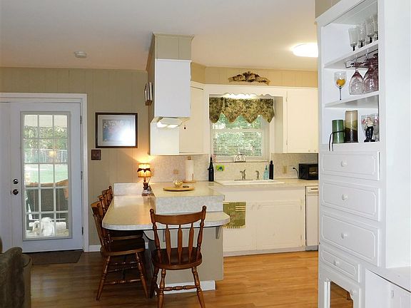 5th image of 41 Leggett Dr