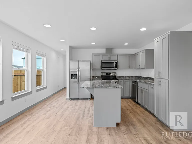 347 Lozier Ln — Photo 6