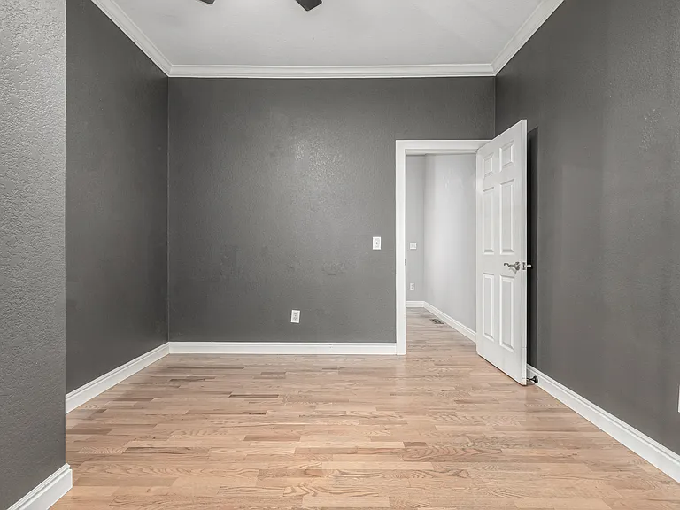 2482 W Argyle Pl — Photo 11