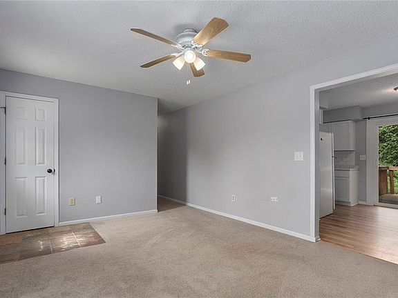 5th image of 1604 Parkwood Dr