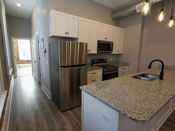 4th image of 1905 Race St #202