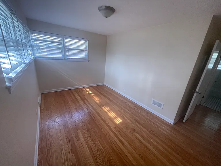 9521 Kildare Ave — Photo 9