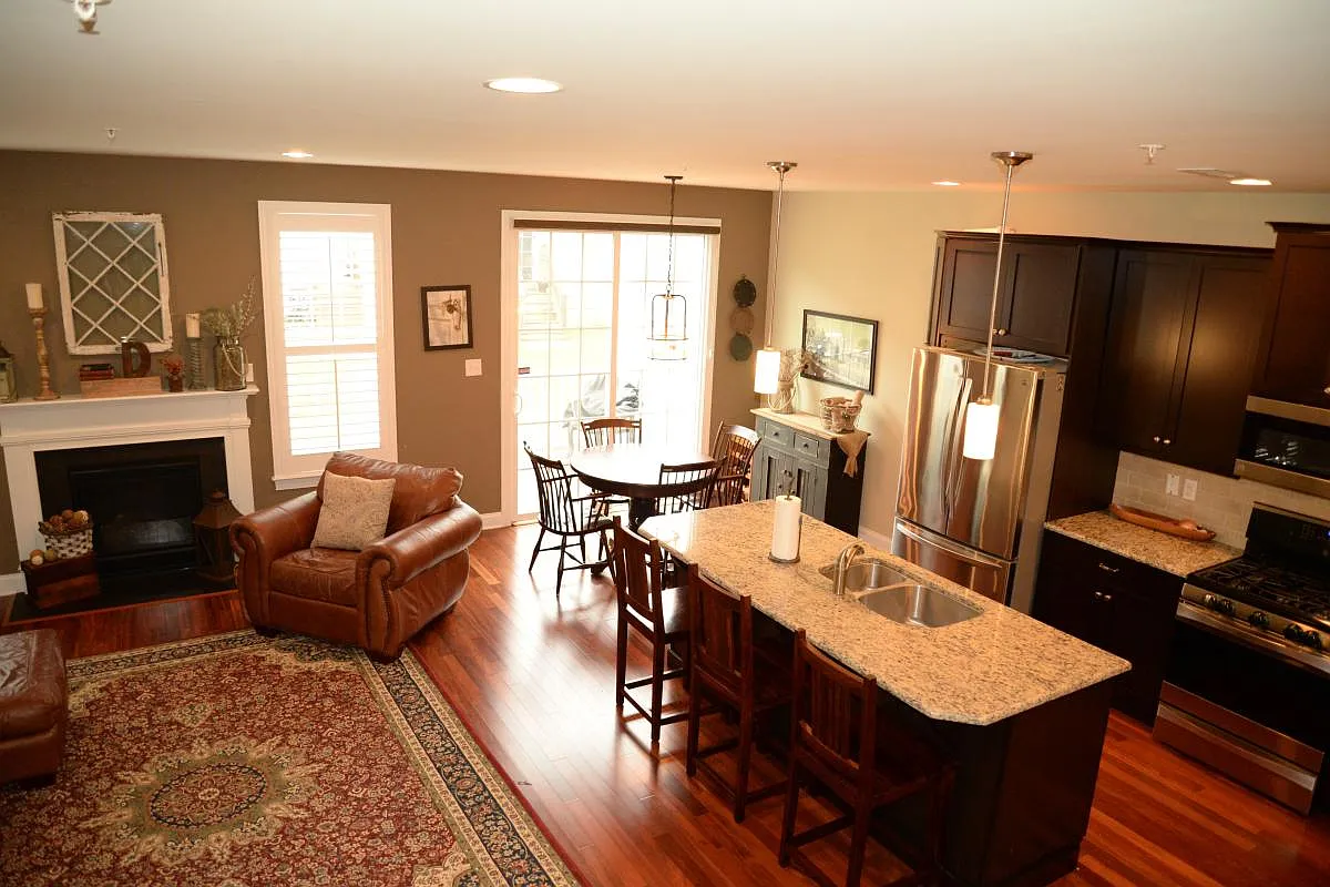 3 bed, 2.5 bath, 2700 sqft, $3,375 — Photo 1