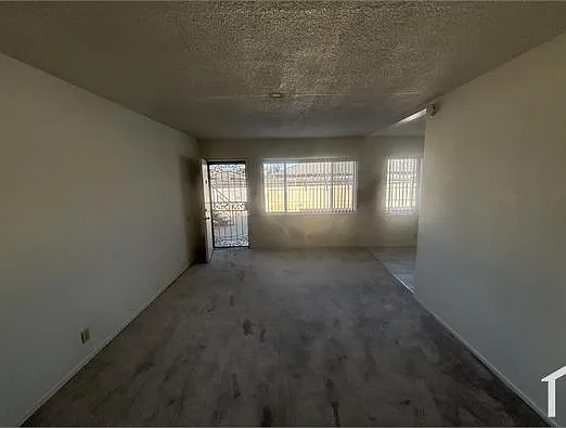 1435 W 105th St #10 — Photo 7