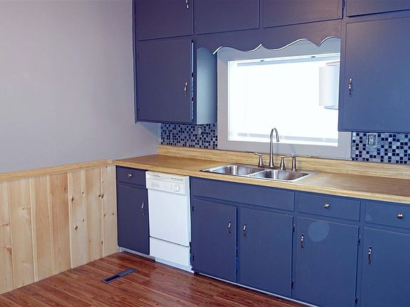 3rd image of 806 W Belle Ave