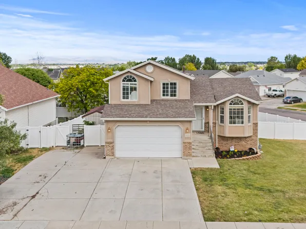 4121 Westlake Dr, Roy, UT 84067