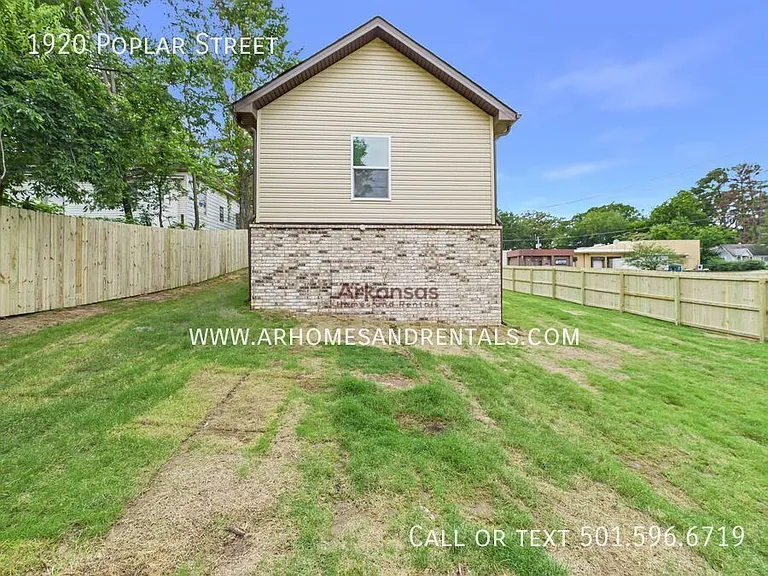 1920 N Poplar St — Photo 13
