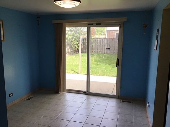 3rd image of 9243 Aspen Ln