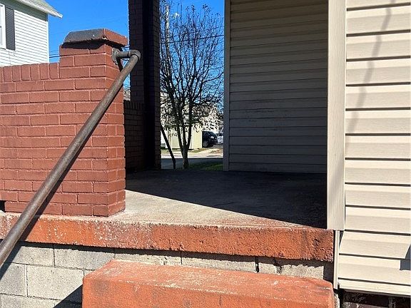 4th image of 420-422 Cassatt Ave
