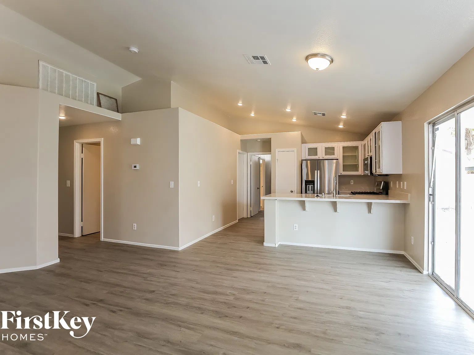 3 bed, 2.0 bath, 1159 sqft, $2,045 — Photo 4