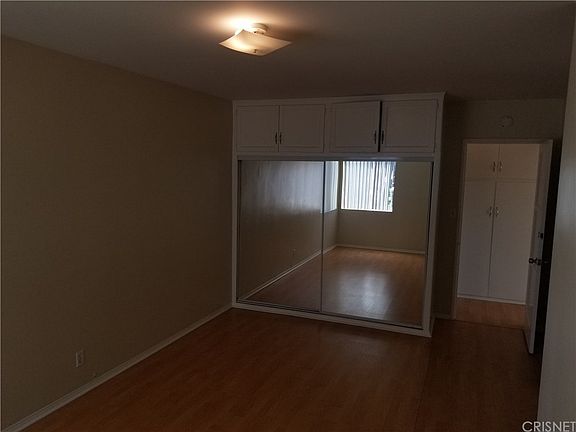 5th image of 1125 N Clark St
