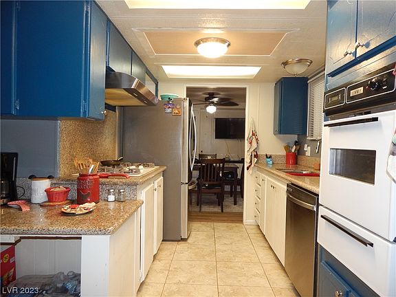 4th image of 5079 Royal Dr