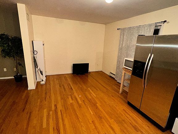 5th image of 707 E Meadow Ave