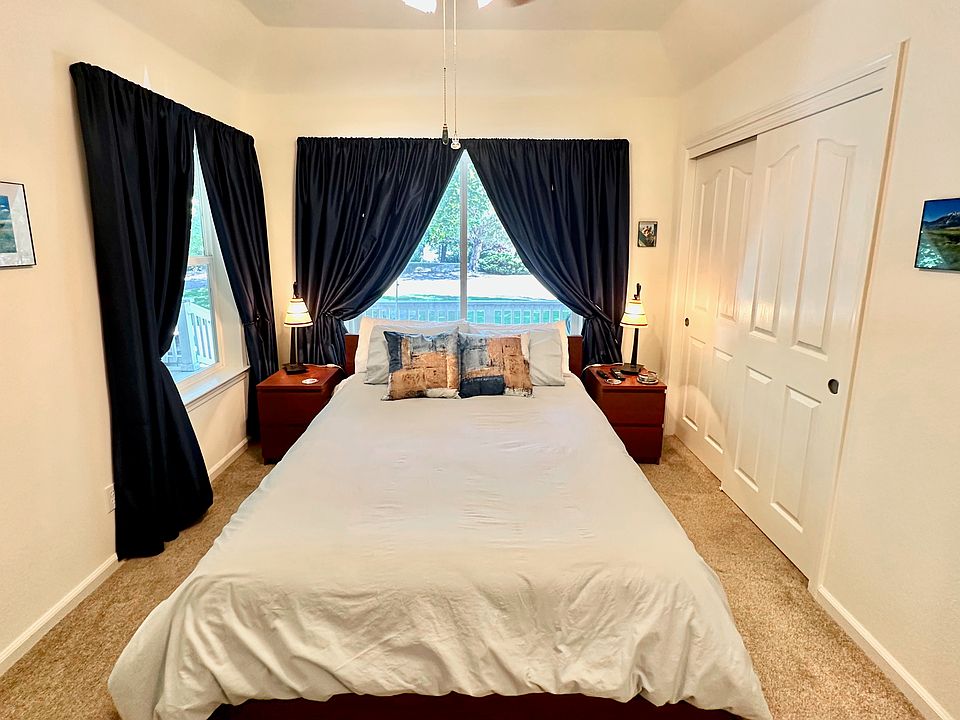 Northern light, room with a view of the front landscape.
