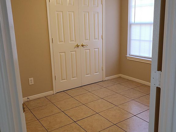 4th image of 227 E Craven Ave