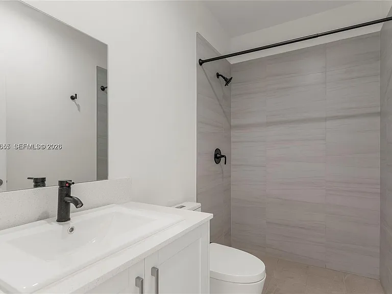 425 SW 1st St #1 — Photo 8