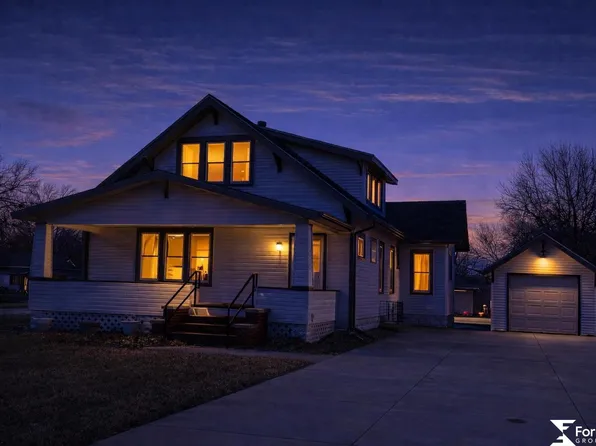 1212 H St, Geneva, NE 68361