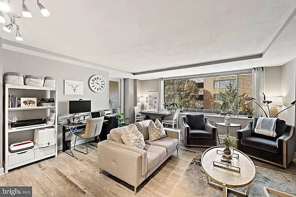 1021 Arlington Blvd #806
