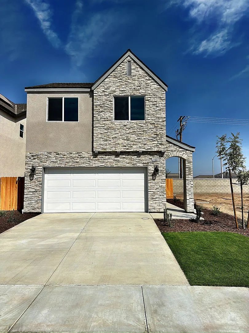 2160 Amarone Ave. - 3 Bedroom 2 1/2 Bath - New Construction - Tulare — Photo 2