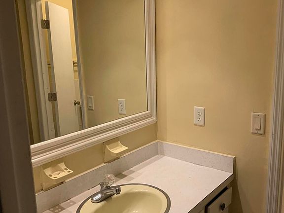 4th image of 4714 Metro Park Ln