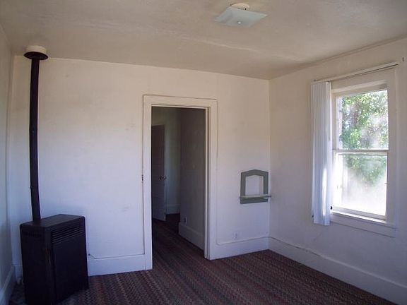 3rd image of 528 E Park St