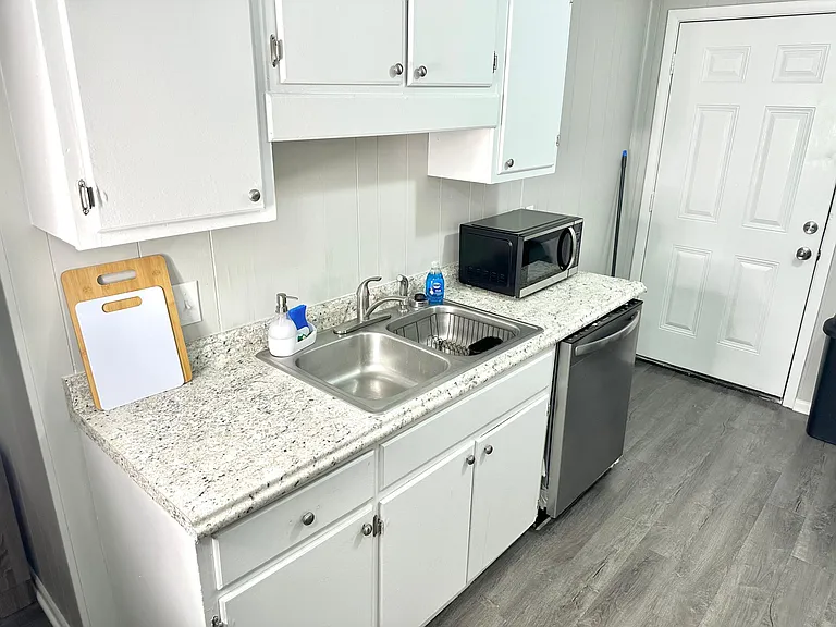 200 Catherine St #13B — Photo 15