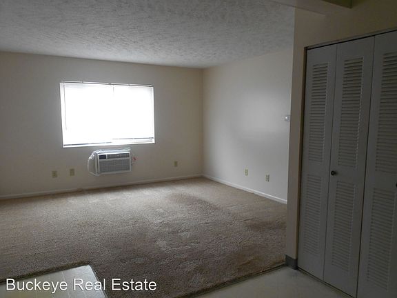 3rd image of 606 Riverview Dr APT J