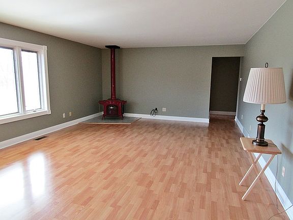 3rd image of 38W045 Clover Hills Ct