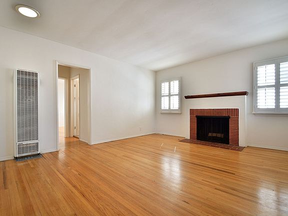 2nd image of 2513 N Poinsettia Ave