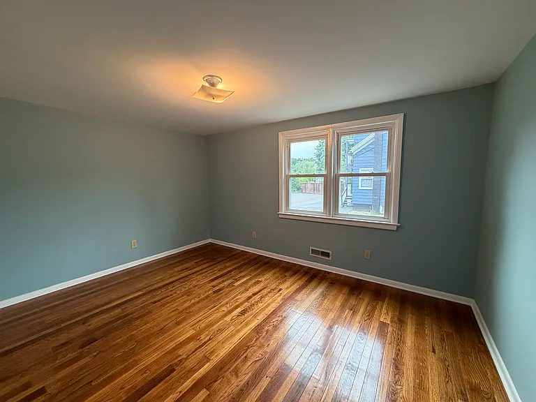 50 Lincoln Ave #1-R — Photo 7