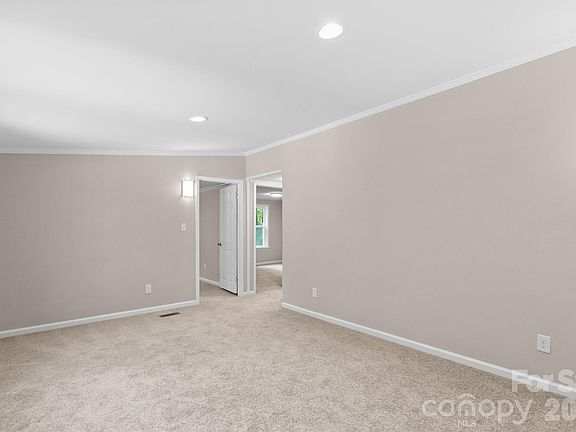 3rd image of 1882 Williams Cir